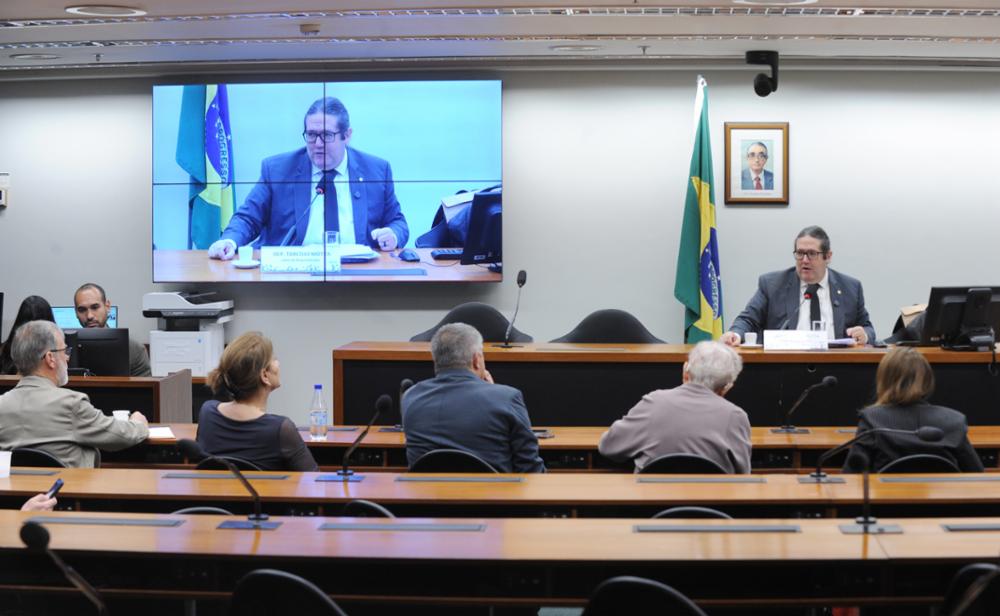 Tarcísio Motta denuncia exoneração de diretora eleita no Rio de Janeiro e cobra respeito à gestão democrática nas escolas