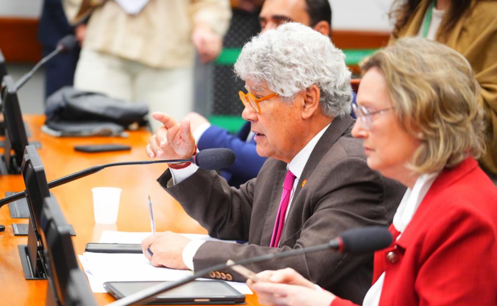 Chico Alencar denuncia demora e cobra Conselho de Ética por processo contra Eduardo Bolsonaro