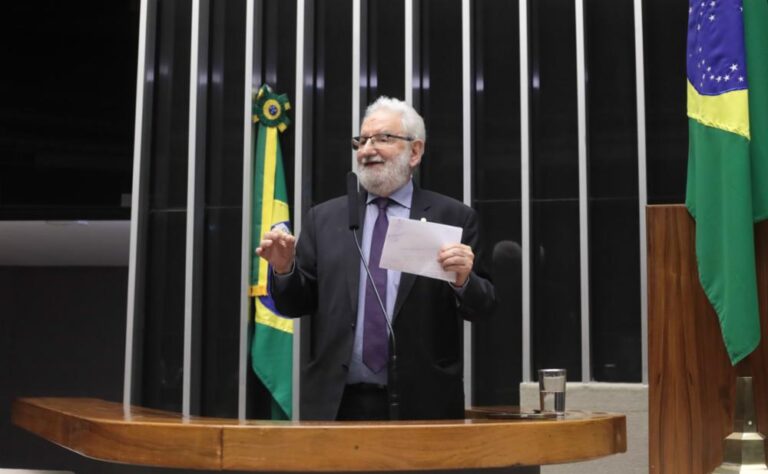Deputado Federal Ivan Valente  afirma que a direita está desmoralizada