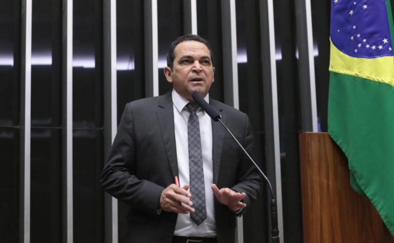 Paulo Lemos é sorteado para lista tríplice de relatoria no processo contra Eduardo Bolsonaro no Conselho de Ética