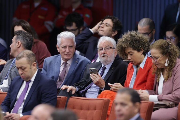 Ivan Valente comparece ao julgamento de Bolsonaro e militares e fala em Justiça