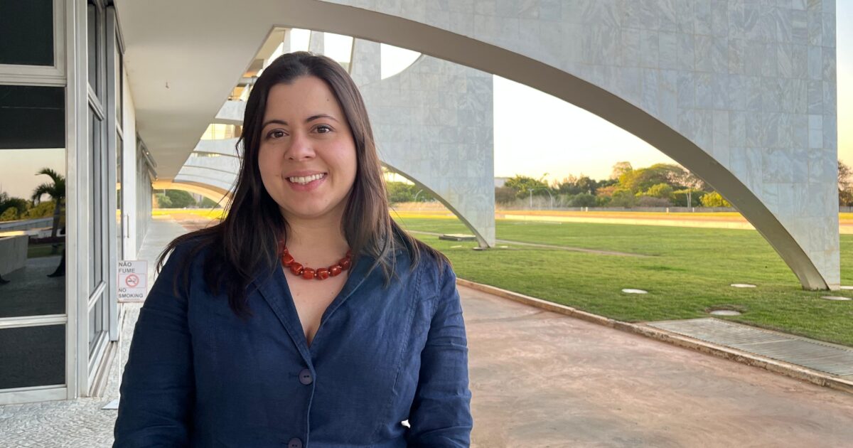 Lula sanciona lei de Sâmia Bomfim que institui a Semana Nacional de Cuidados com Gestantes e Mães