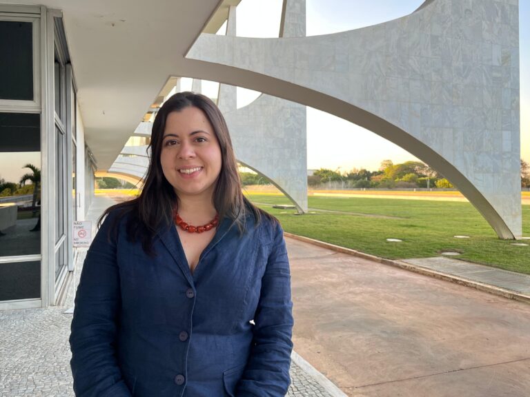 Lula sanciona lei de Sâmia Bomfim que institui a Semana Nacional de Cuidados com Gestantes e Mães