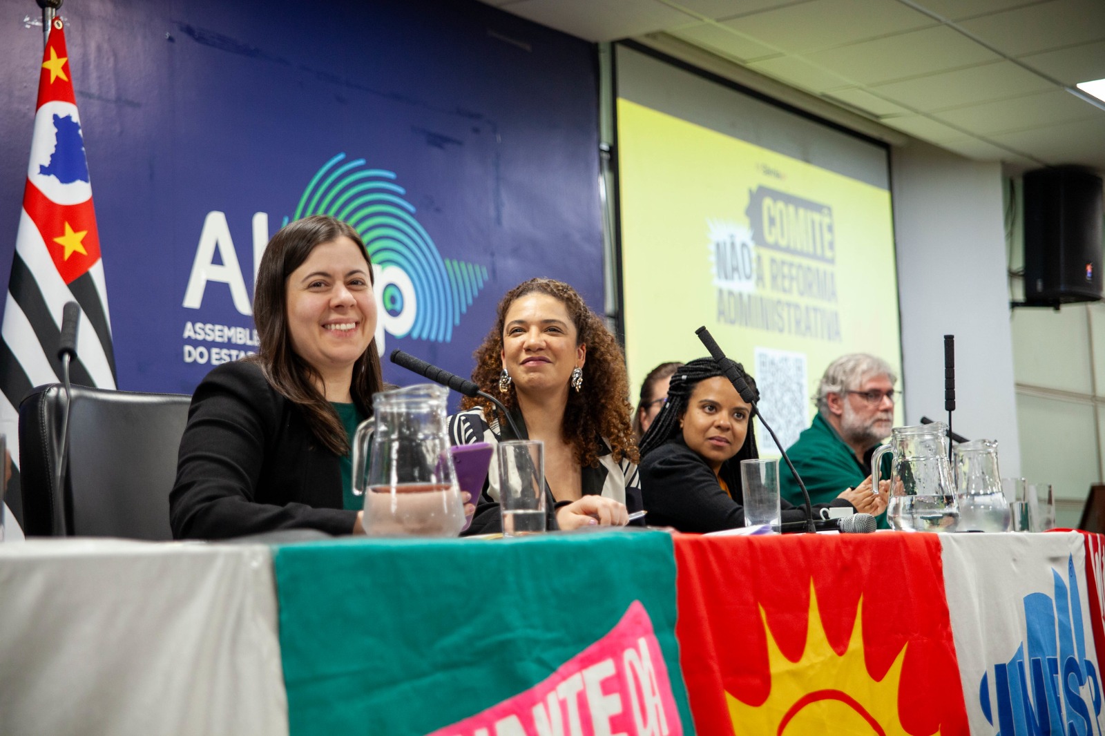 Sâmia Bomfim realiza seminário em defesa dos serviços públicos e participa da marcha nacional contra a Reforma Administrativa