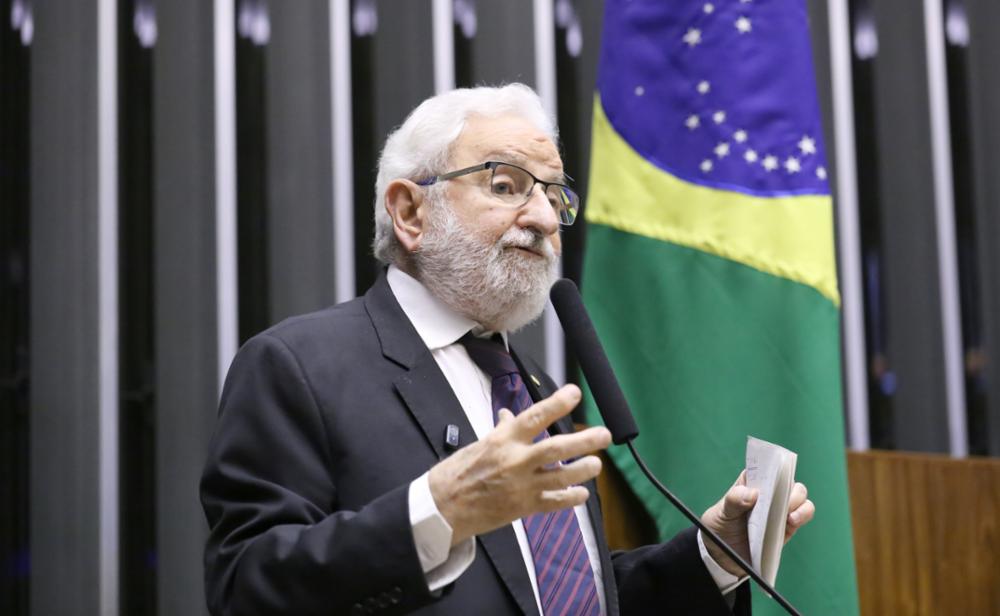 Deputado Ivan Valente participa de evento na Câmara sobre os impactos da exploração de combustíveis fósseis na Amazônia