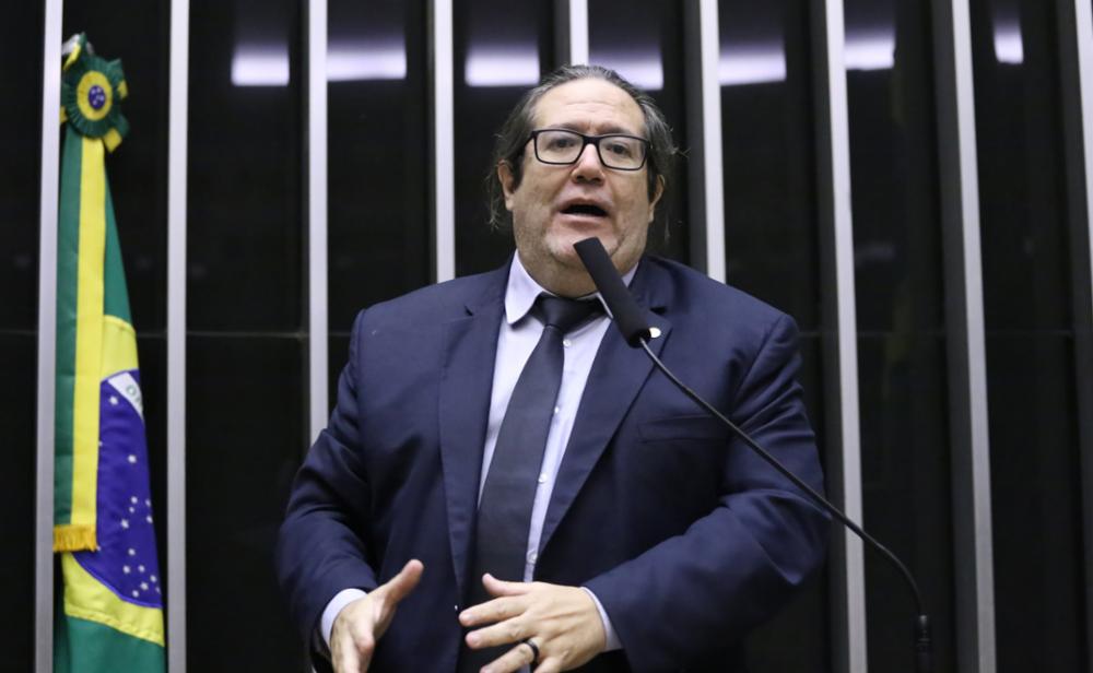 Tarcísio Motta acompanha no STF julgamento que pode acabar com isenções fiscais aos agrotóxicos