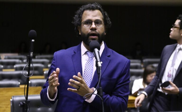 Câmara aprova projeto do deputado Pastor Henrique Vieira que transforma imóveis do crime em espaços para o povo