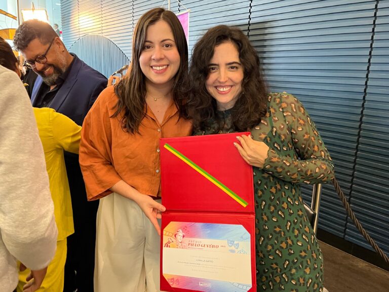 Indicada por Sâmia, atriz Livia La Gatto recebe o Prêmio Paulo Gustavo 2025