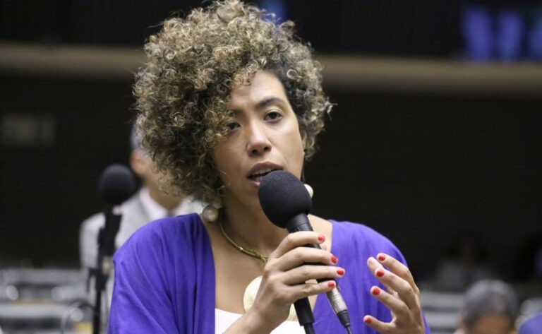 Câmara aprova Projeto de Lei de Talíria que garante educação climática para prevenção de desastres nos locais de trabalho