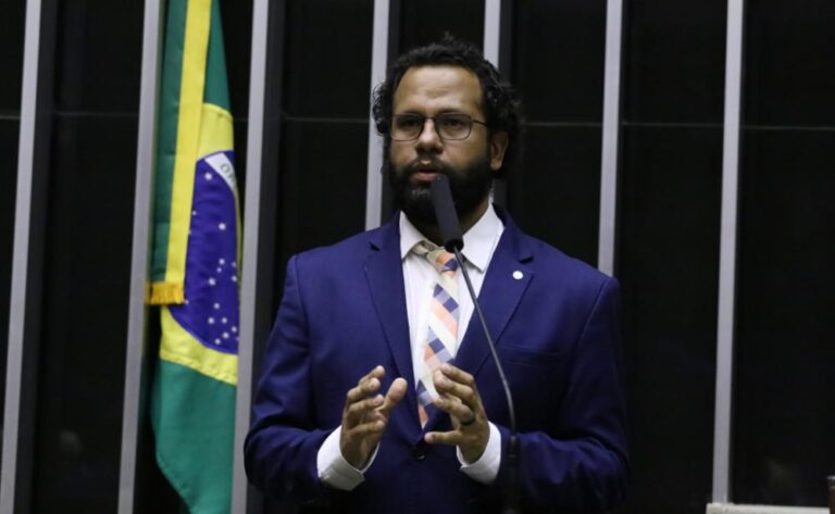 Deputado Pastor Henrique Vieira pede que PF investigue relação entre André Valadão e empresário Daniel Vorcaro