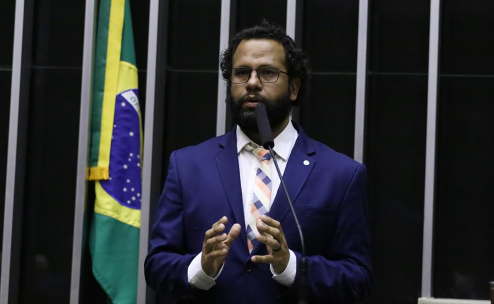 Deputado Pastor Henrique Vieira pede que PF investigue relação entre André Valadão e empresário Daniel Vorcaro