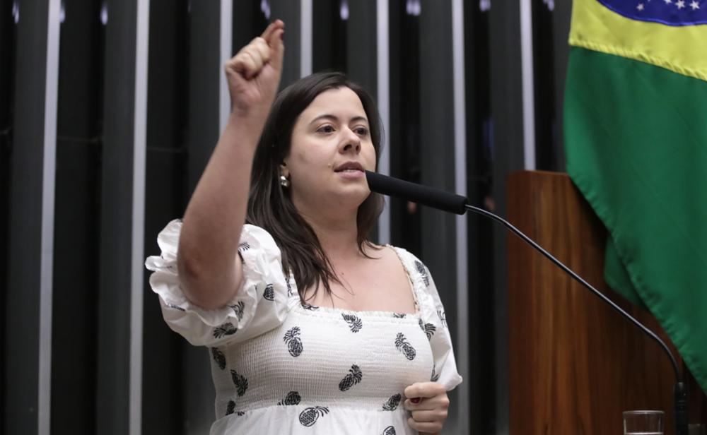 Racismo religioso: Sâmia aciona Ministério Público após PM invadir escola infantil