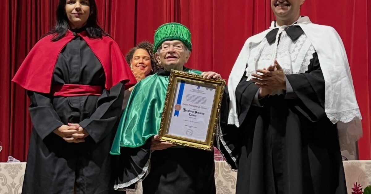 Deputada Erundina recebe título de Doutora Honoris Causa pela Universidade Federal de Campina Grande
