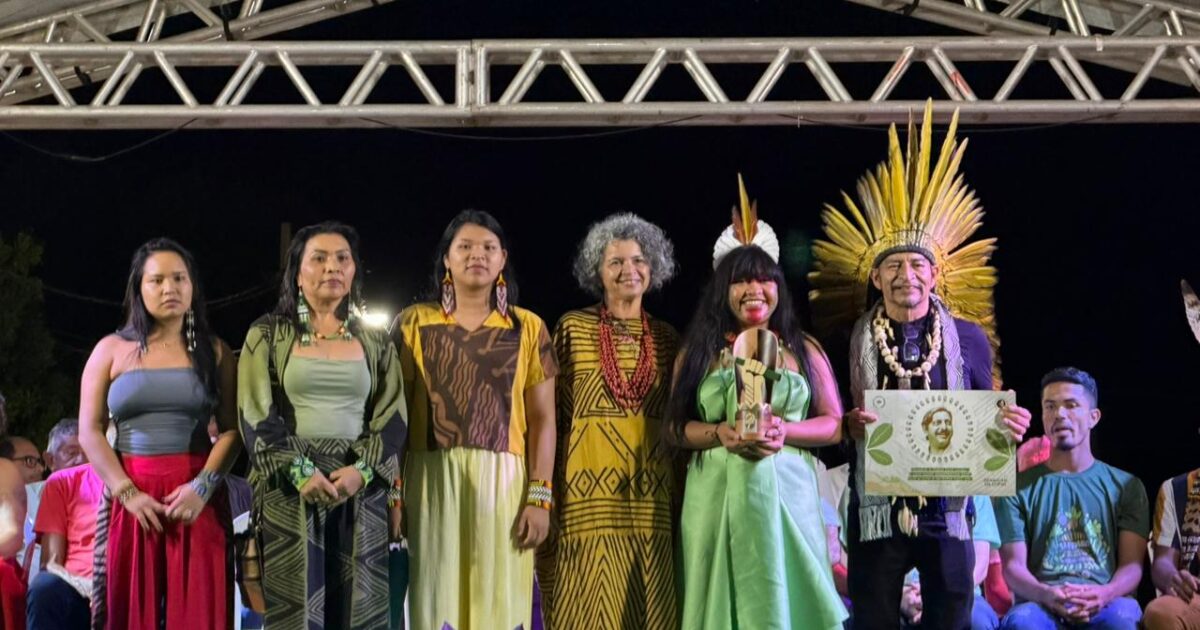 Deputada Célia Xakriabá é premiada com o Prêmio Chico Mendes de Resistência 2025