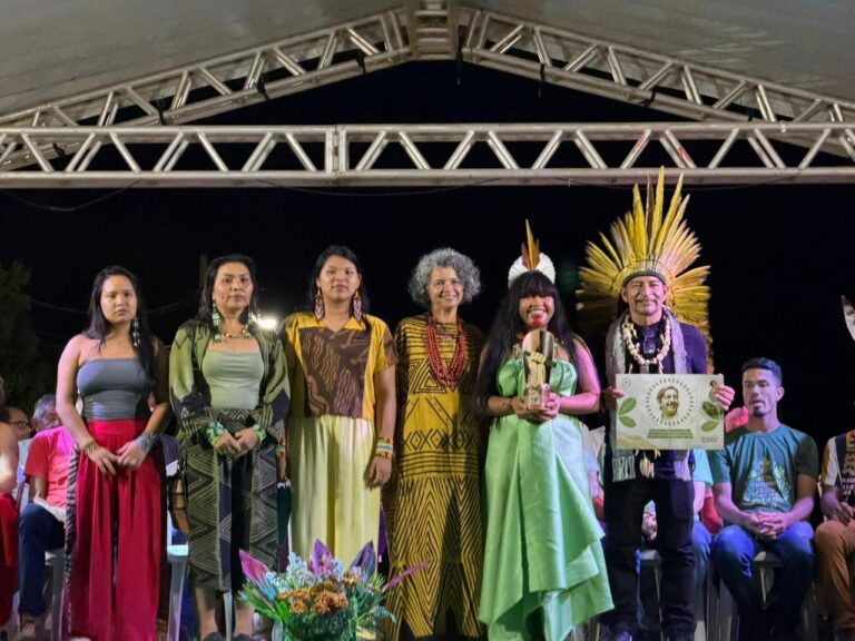 Deputada Célia Xakriabá é premiada com o Prêmio Chico Mendes de Resistência 2025