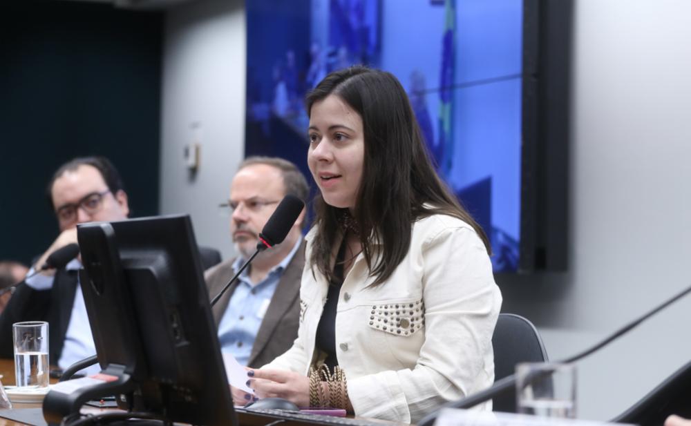 Em meio à alta de feminicídios, PL de Sâmia Bomfim tipifica conteúdo misógino com pena de reclusão