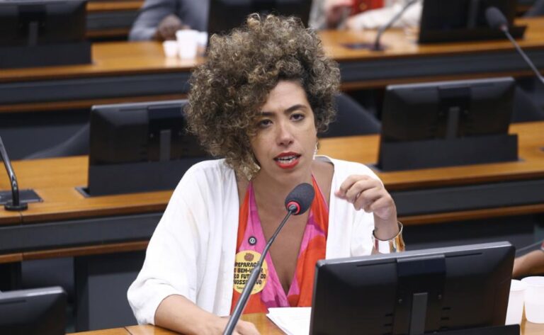 Talíria protocola Projeto de Lei para que 180, número para denúncia de violência contra a mulher, seja divulgado nas mídias