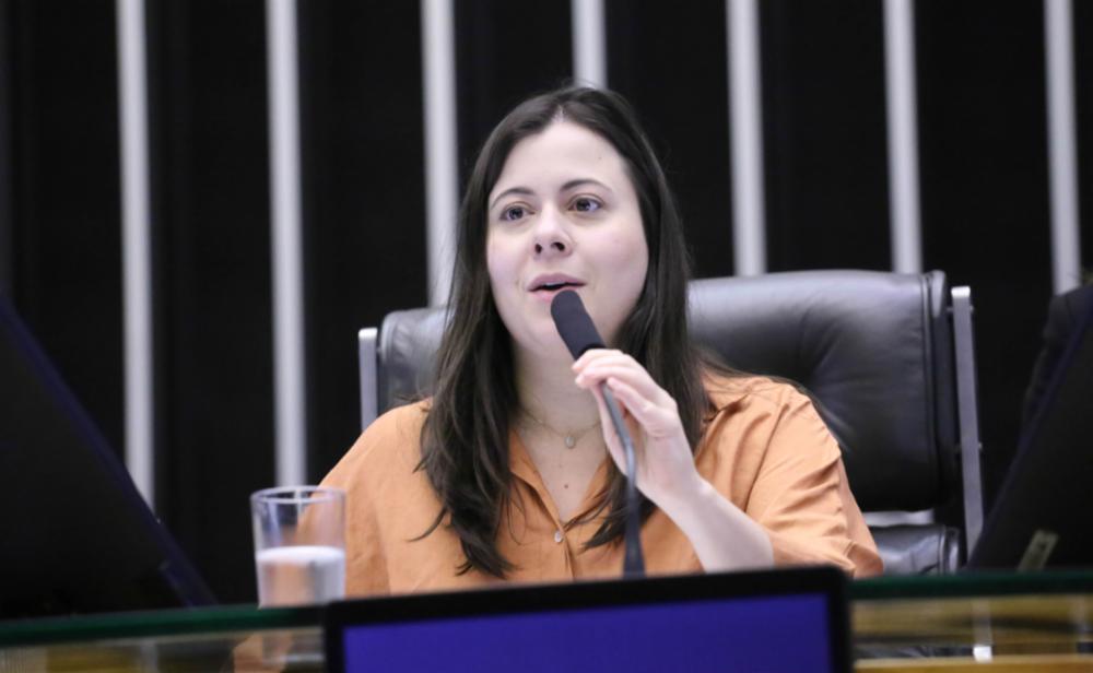 Sâmia Bomfim pede ao Ministério Público o fim do contrato de concessão da Enel por apagão em SP