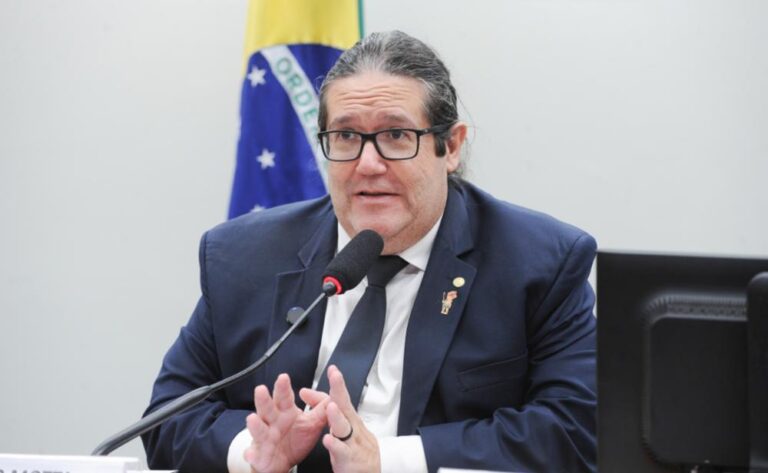 Tarcísio Motta celebra aprovação do novo PNE e destaca conquista dos 10% do PIB para a educação