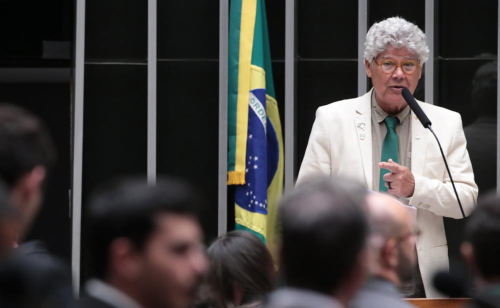 Segue parado na Câmara projeto de Chico Alencar que impede que parentes e companheiros de magistrados atuem nas mesmas causas