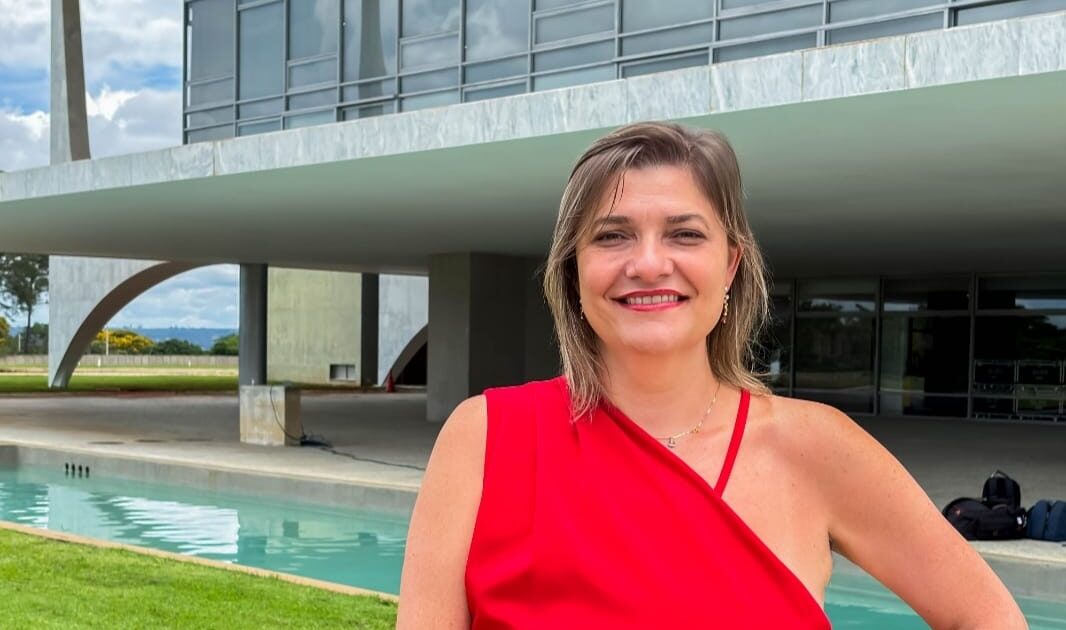 Lei da Deputada Professora Luciene Cavalcante garante descongelamento dos 583 dias dos servidores em São Paulo