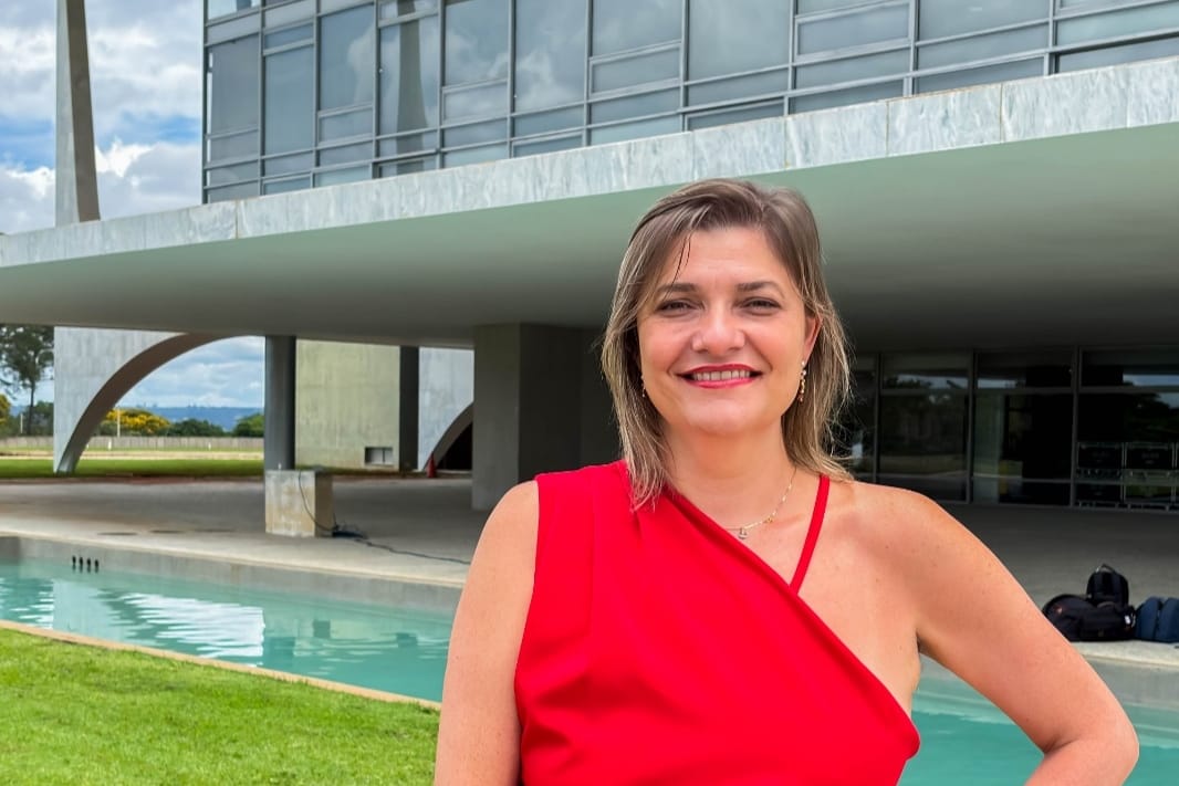 Lei da deputada Professora Luciene Cavalcante garante descongelamento dos 583 dias dos servidores em São Paulo