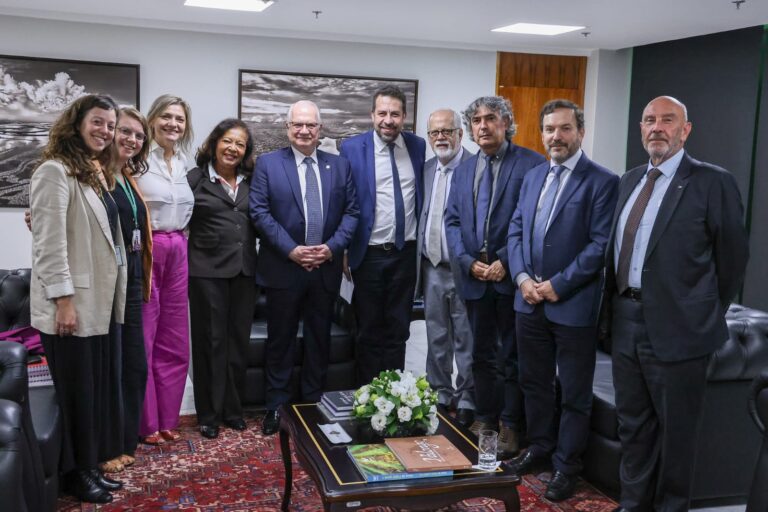 Deputada professora Luciene se reúne com presidente do STF para pedir retomada de julgamento contra o confisco