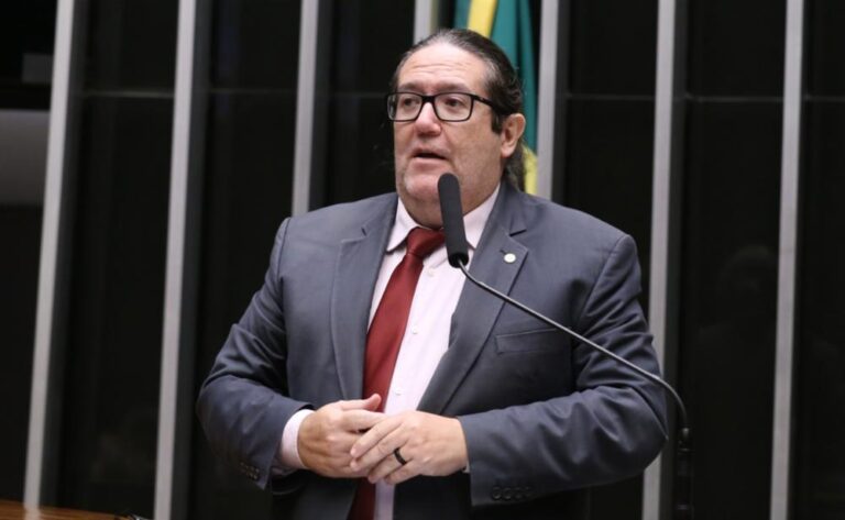 Tarcísio Motta apresenta projeto “Escola pela Vida das Mulheres” para incluir prevenção à violência de gênero no currículo escolar