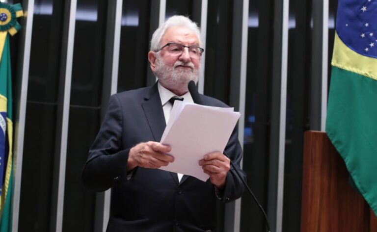 Ivan Valente quer o fim da incineração de resíduos para aproveitamento energético