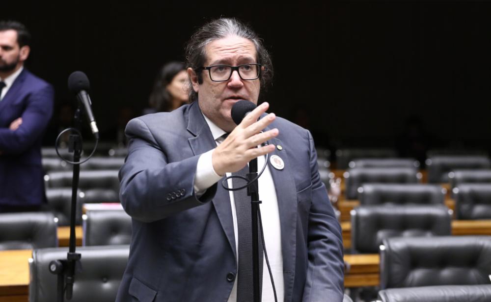 Tarcísio Motta alerta para risco de enfraquecimento da Defensoria Pública em projeto aprovado na Câmara