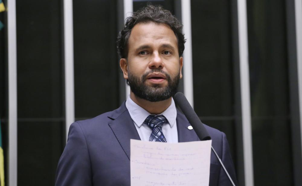 Deputado Pastor Henrique aciona STF, PGR e TCU contra presidente da CPMI do INSS por suspeita de conflito de interesses e obstrução de investigações