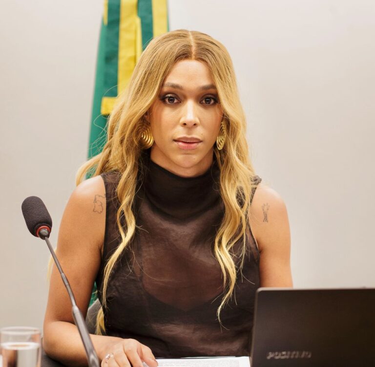 PEC pelo fim da escala 6×1 de Erika Hilton é aprovada na CCJ da Câmara