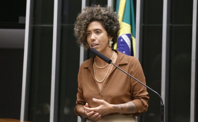 Talíria Petrone entra com ação na PF e no TSE para denunciar vídeo nas redes que simula invasão militar dos Estados Unidos