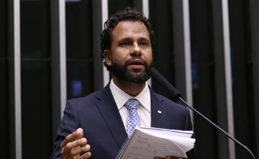 Pastor Henrique Vieira  protocola nova ação no STF sobre emendas de Carlos Viana à Fundação da Igreja da Lagoinha