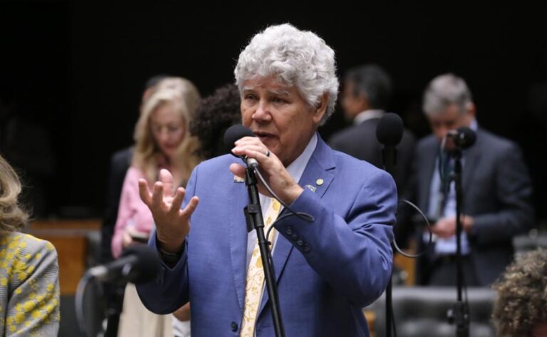 Chico Alencar e bancada PSOL/REDE propõem normas de transparência para autoridades públicas que viajem em jatinhos particulares