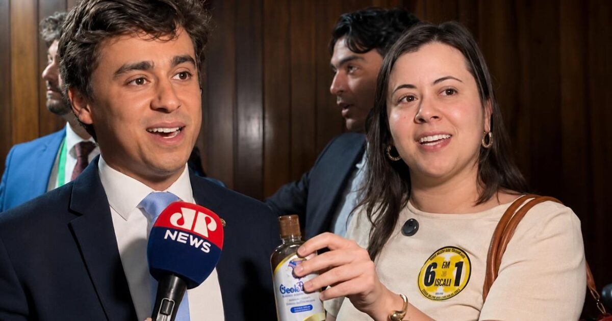 Sâmia Bomfim entrega frasco de “óleo de peroba” a Nikolas Ferreira após bolsonaristas defenderem escala 4×3