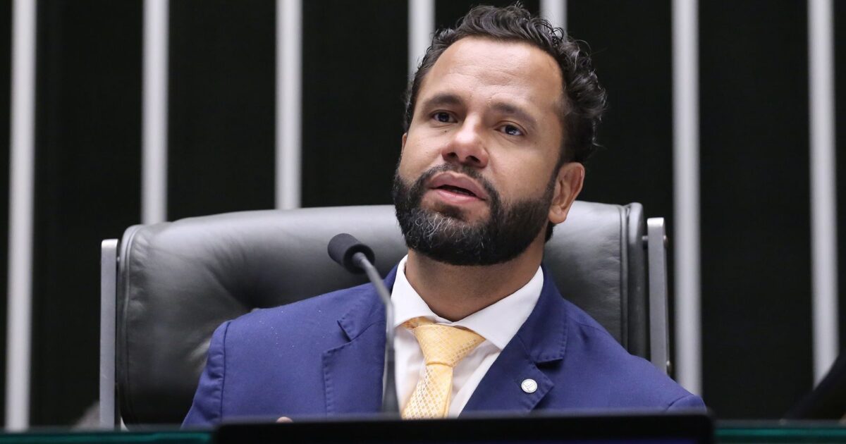 Pastor Henrique Vieira aciona PGR para investigar Ciro Nogueira na Operação Compliance Zero