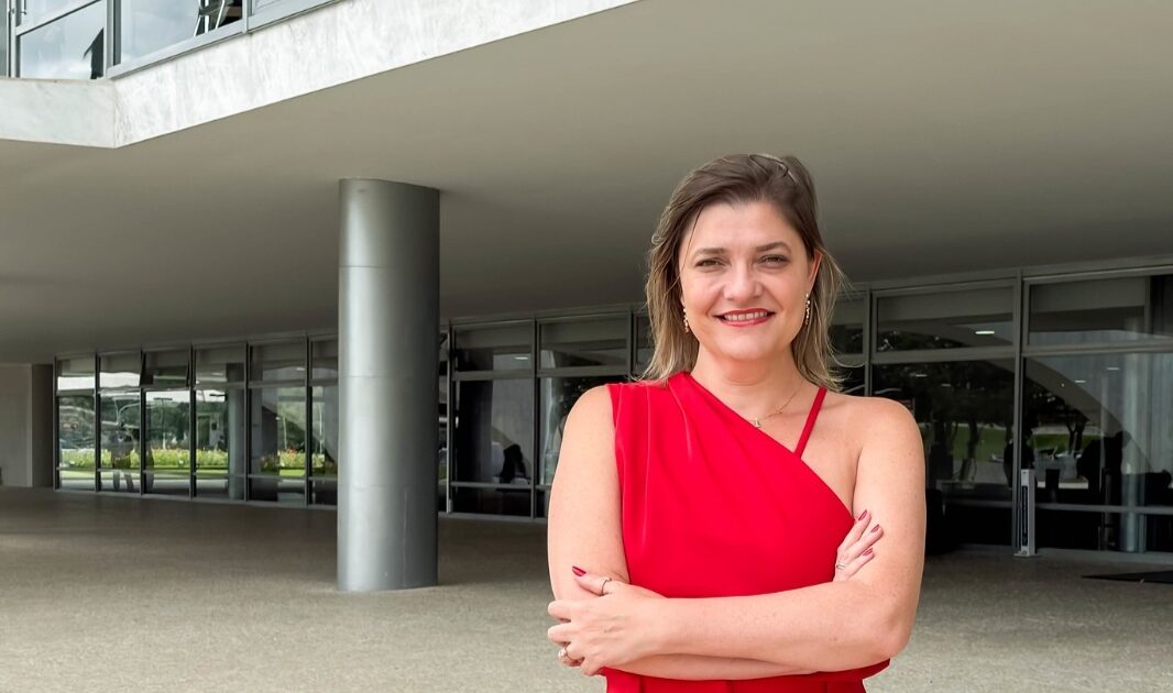 Luta da deputada Professora Luciene avança no STF e Gilmar Mendes pauta julgamento das escolas cívico-militares