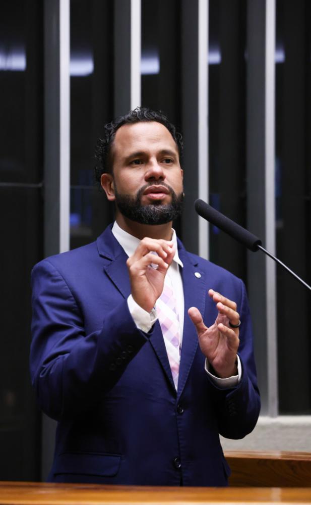 Deputado Pastor Henrique Vieira solicita criação de Comissão Externa sobre crise do Banco Master