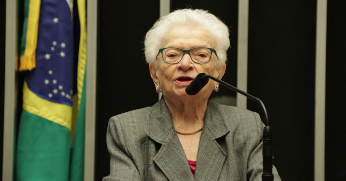 Luiza Erundina promove sessão solene em homenagem aos 90 anos do Serviço Social