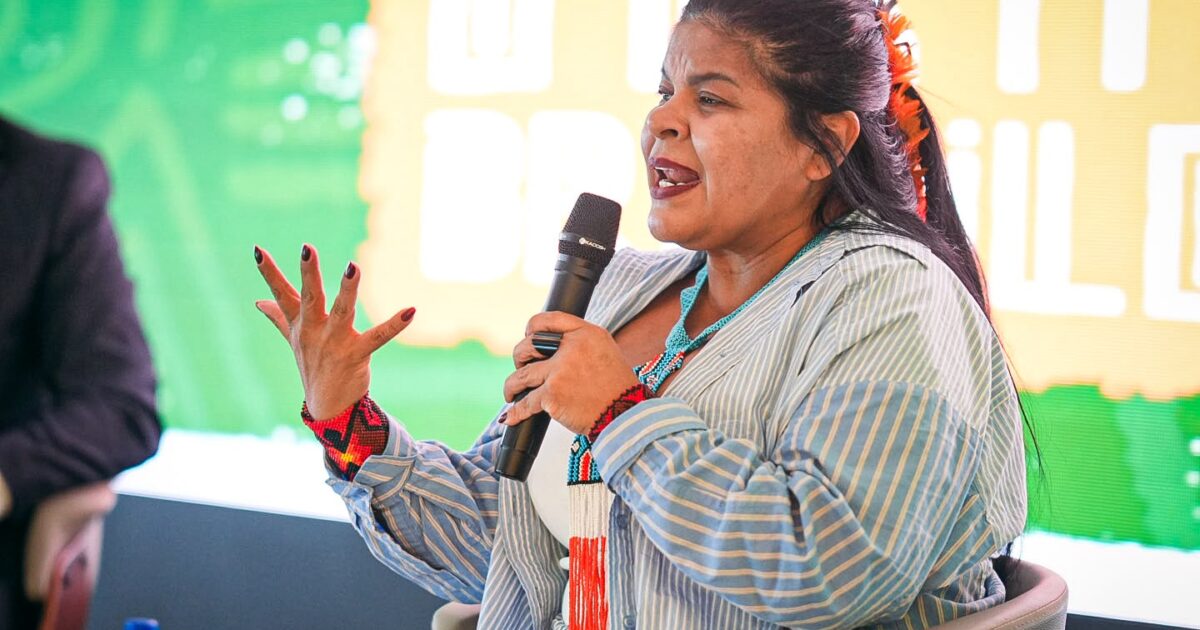 Sônia Guajajara debate os cenários políticos de 2026 e alerta para os desafios aos direitos indígenas em seminário nacional
