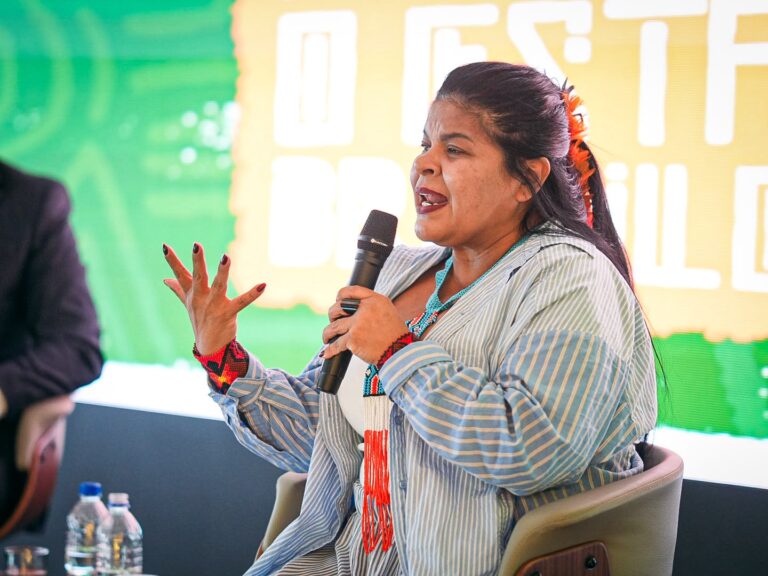 Sônia Guajajara debate os cenários políticos de 2026 e alerta para os desafios aos direitos indígenas em seminário nacional