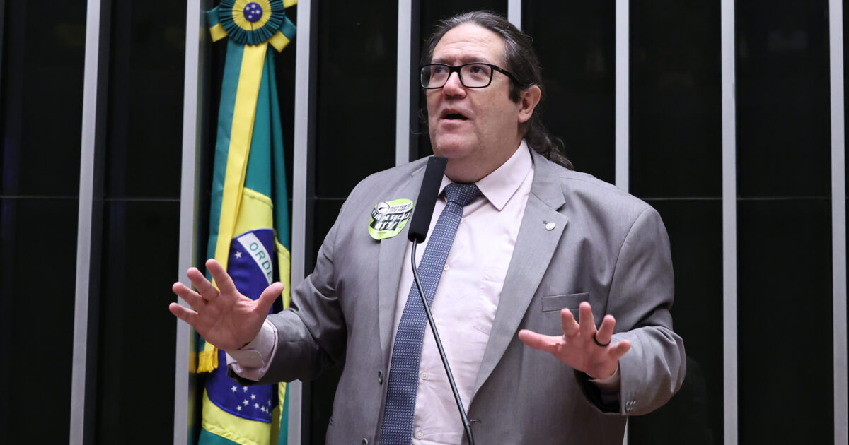 Tarcísio Motta aciona STF para proteger terras raras e minerais estratégicos brasileiros