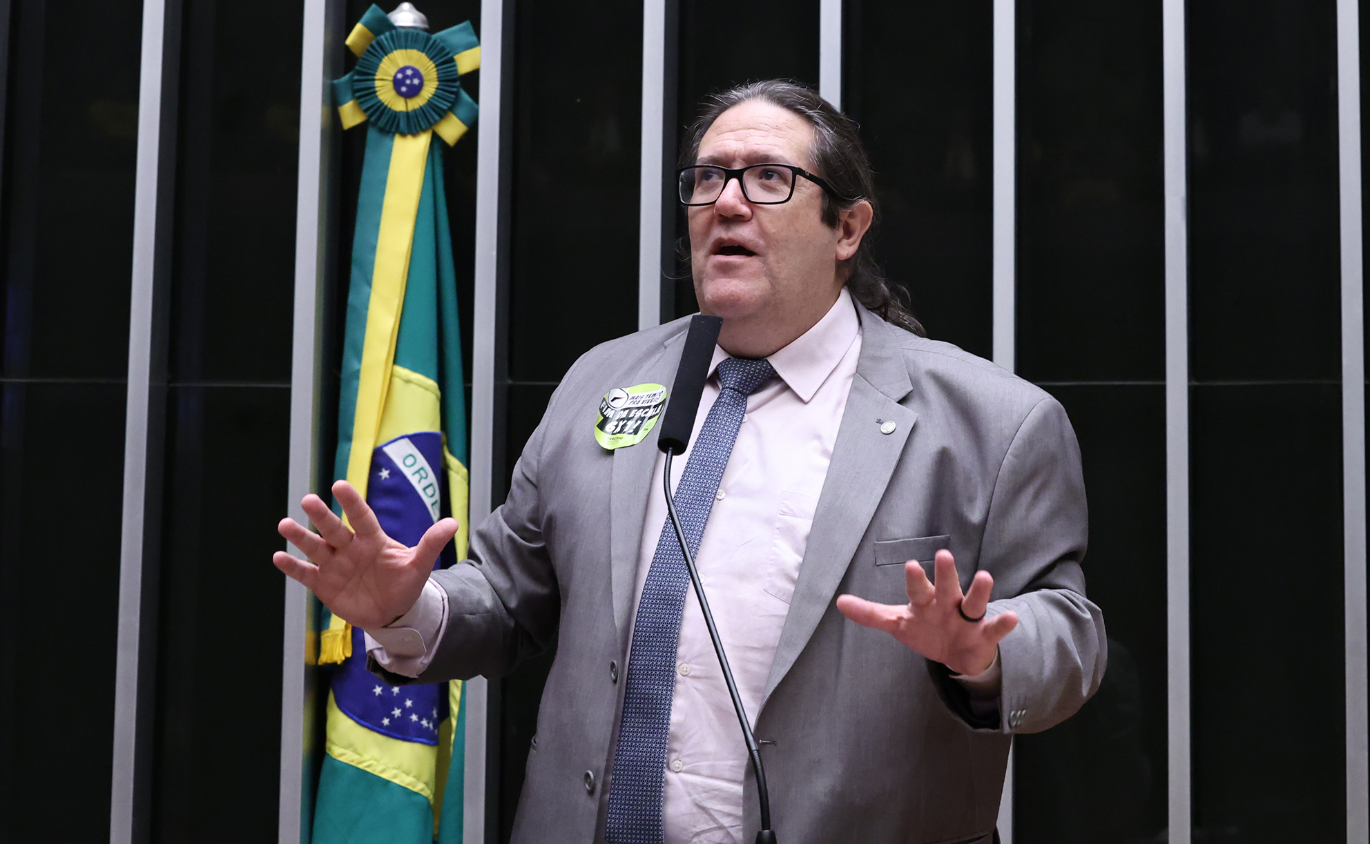 Tarcísio Motta aciona STF para proteger terras raras e minerais estratégicos brasileiros