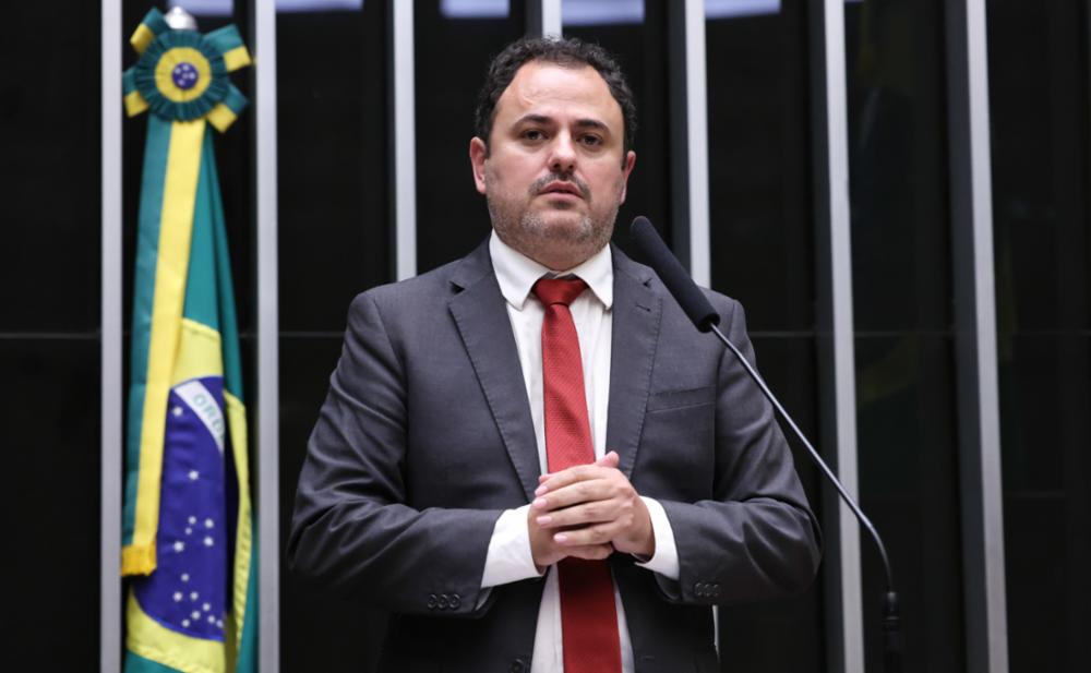 Glauber Braga retorna à Câmara após seis meses de injusta suspensão do seu mandato
