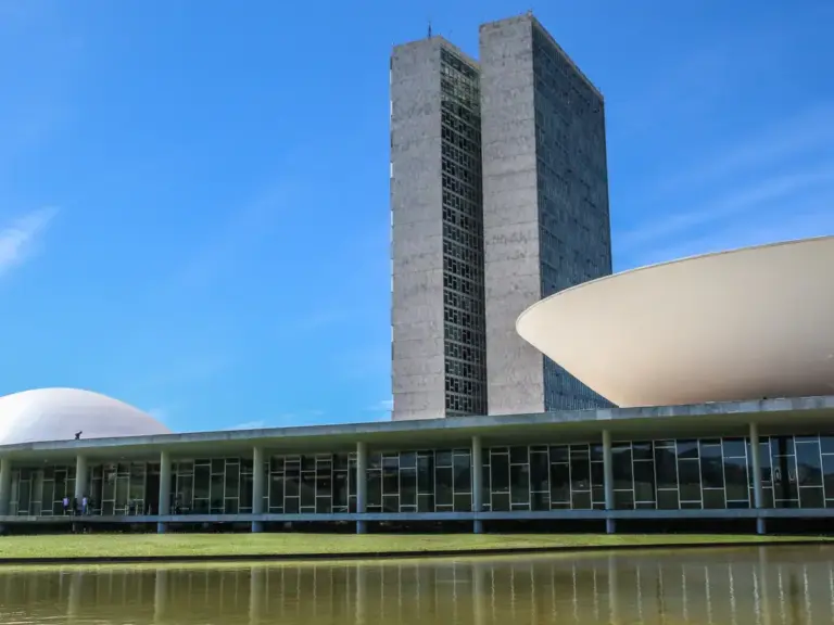 Federação PSOL-Rede critica interferência dos Estados Unidos no Congresso Nacional