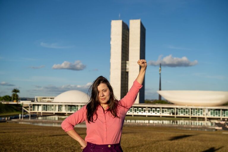 Datafolha: Sâmia Bomfim está entre os seis nomes mais lembrados da Câmara dos Deputados