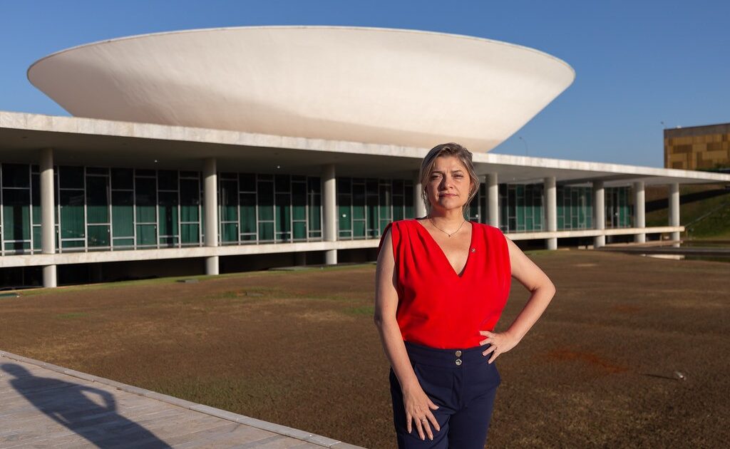 Deputada Professora Luciene aciona PGR para pedir suspensão imediata do confisco de aposentados e pensionistas