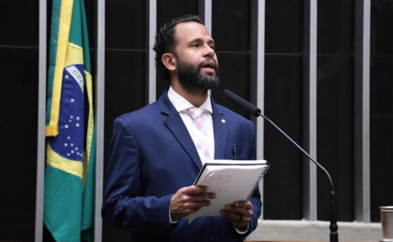 TCE/RJ admite representação de Henrique Vieira contra edital “Cultura e Fé RJ”, de R$ 10 milhões, por supostas irregularidades