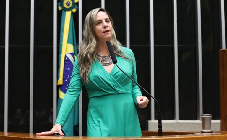 Fernanda Melchionna representa criminalmente na PGR contra Coronel Meira por violência política de gênero